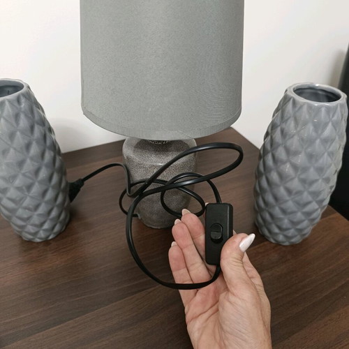 Two vases with gray lamp like new
