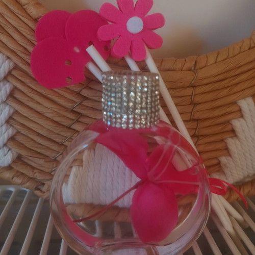 Aroma diffuser new with long-lasting floral sticks