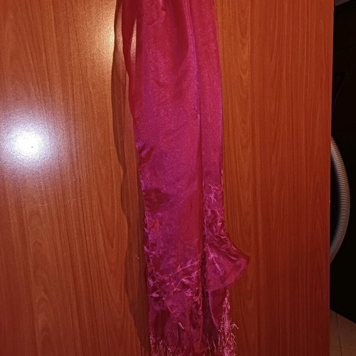 Scarf used with worn fringes