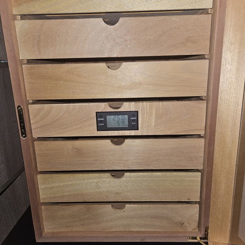 GERMANUS cigar humidor with 7 drawers, lock and hygrometer