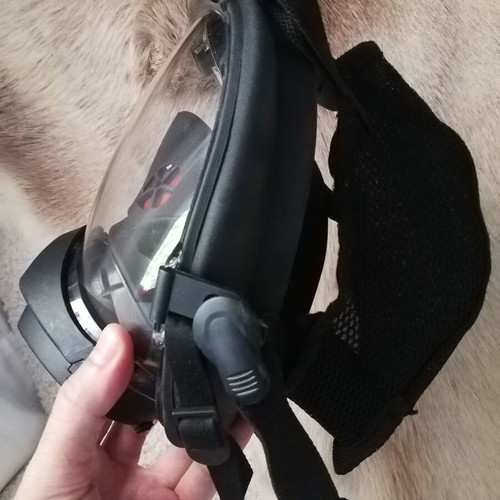 Gas mask with panoramic polycarbonate visor, industrial or firefighting use