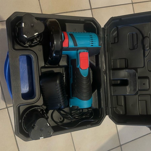 Trocker wheel like new with two batteries charger and cutting discs