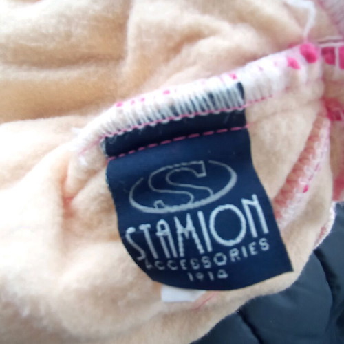 Knitted fuchsia Stamion hat with Thinsulate insulation slightly used