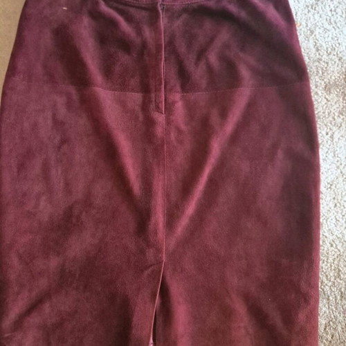Midi suede skirt burgundy like new