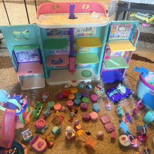 Gambia Dollhouse complete set like new with many toys