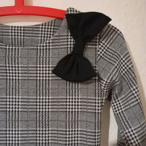 Dress black gray checkered with pleats and sleeve like new, 140 cm