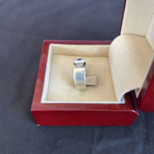 Silver 950 ring used with white and blue stone