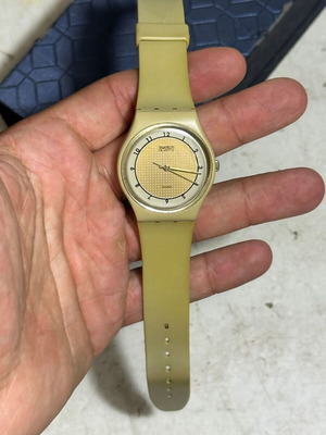 Swatch Golden Tan GT103 1984 watch used, for repair or collection