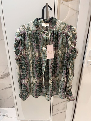 Floral Shirt DLV by Darlin New, pastel colors, sizes S/M