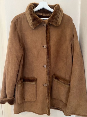 Women's coat used with brown fur lining XXL
