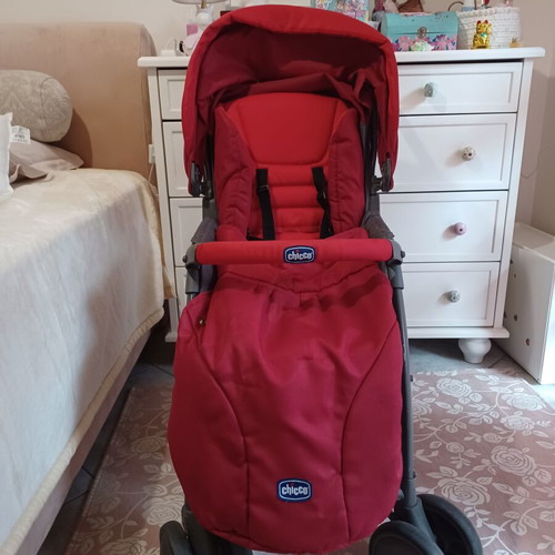 Chicco baby stroller, red, with footmuff and adjustable canopy