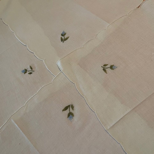 Vintage embroidered napkins clothespins set of 4