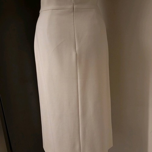 Hugo Boss slim fit women's skirt like new, cream, size 38/40