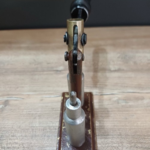 Reloading tool for shotgun shells like new with brass base
