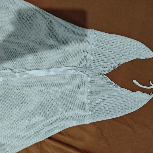White knitted halterneck top used, size S-M, decorated with ribbons and beads
