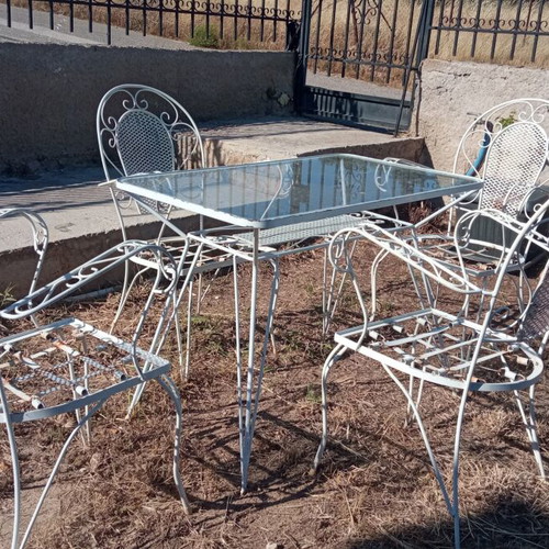 Garden dining set used with four armchairs and fer forze table
