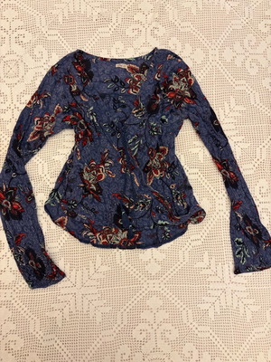 Hollister floral boho wrap blouse like new, blue and red