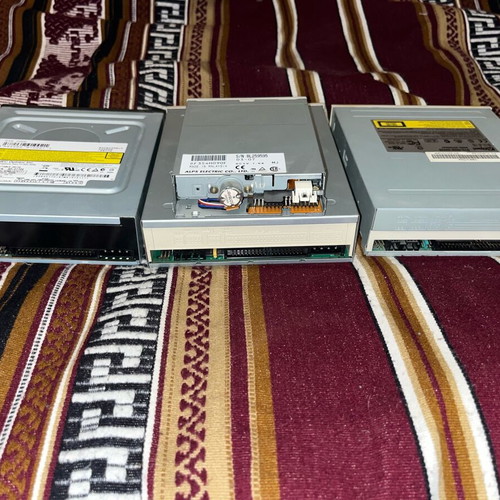 Retro drives pack used: Floppy, DVD-RW, CD-RW with cables