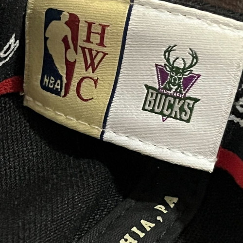 Milwaukee Bucks Mitchell & Ness hat very good condition, black, one size