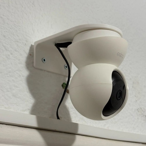 TP-Link Tapo C210 C220 C225 Camera Mount like new, wall or corner option