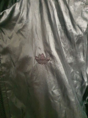 Μπουφάν Adidas σε πολύ καλή κατάσταση, μέγεθος XS, μαύρο και γκρι