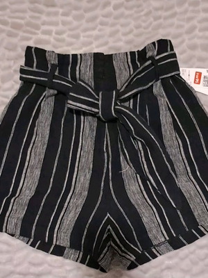 Σορτς κοντά ριγέ H&M καινούργιο μέγεθος M