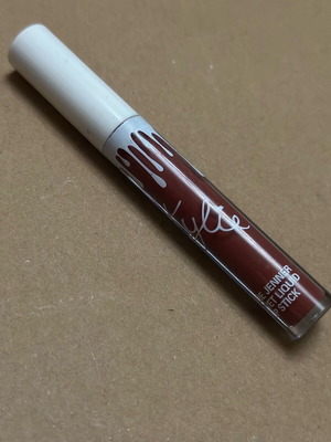 Lipstick 24h clove αχρησιμοποίητο