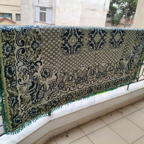 Woven green blanket used 178x125 without fringes