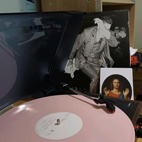 Nedis TURN220BN turntable with preamp and built-in speakers like new, brown
