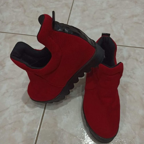 Women's red ankle boots like new, size 37