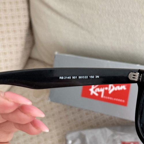 Ray-Ban Wayfarer sunglasses, black