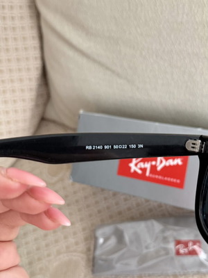 Ray-Ban Wayfarer sunglasses, black