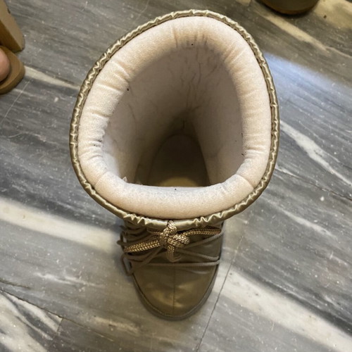 Moin Boot womens snow boots Platinum like new, size 42/44