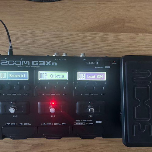 Zoom G3Xn Multi-Effects Processor like new, updated firmware