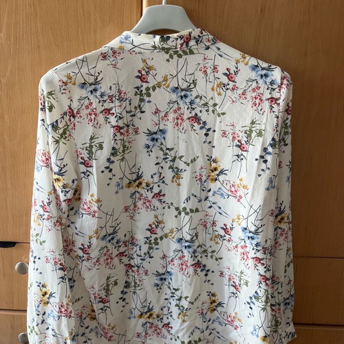 DeFacto shirt XL like new, white with multicolor pattern