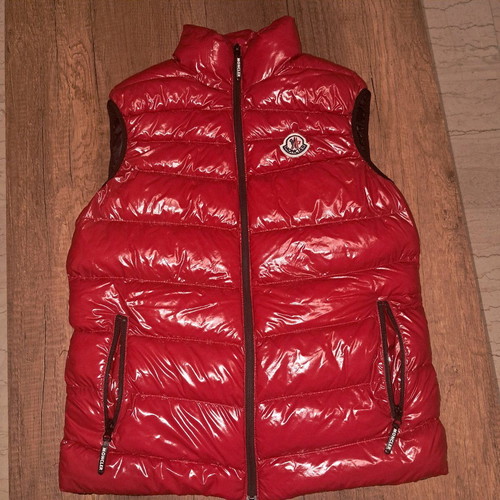 Moncler vest red like new, size M