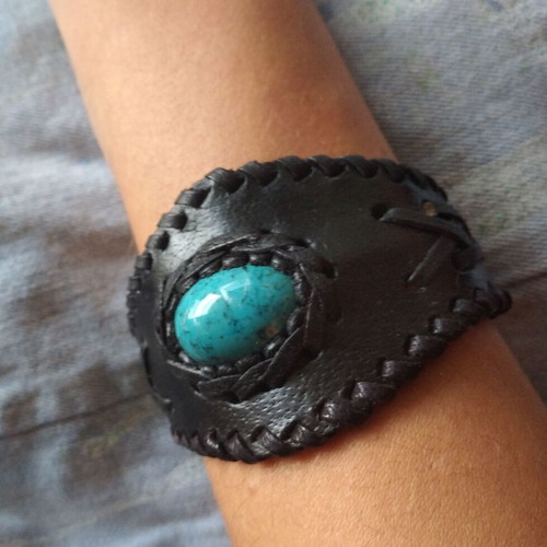 Leather bracelet with turquoise stone unused, adjustable size