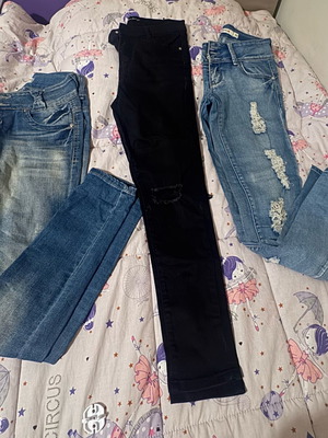 Pack of 3 jeans like new, size S, black and blue