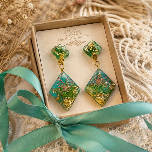 Handmade Boho Style Earrings with Dried Flowers and Gold Leaf in Resin