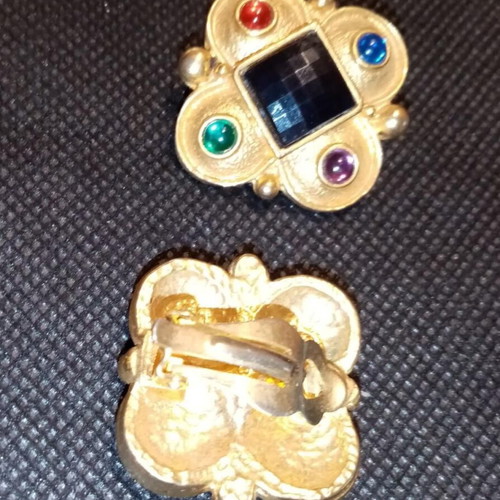 Vintage clip on earrings square gold tone, like new