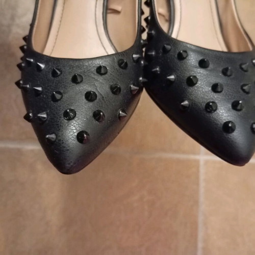 Zara black pumps like new with studs size 39