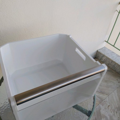 Simence KG39NAOO freezer drawer like new with shelves