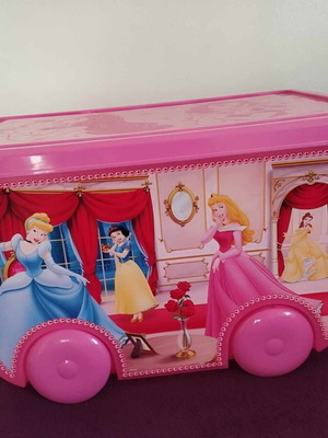 Children's storage box like new with wheels pink