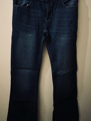 Τζιν καμπάνα Stradivarius σαν καινούργιο, ελαστικό, μέγεθος L