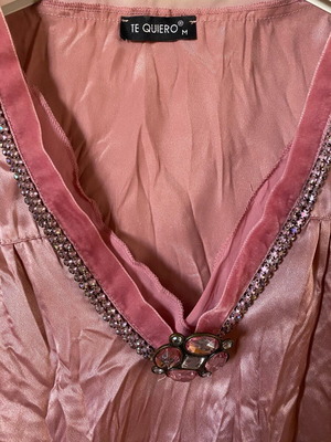Te Quiero blouse satin crinkled fabric like new with jewelry
