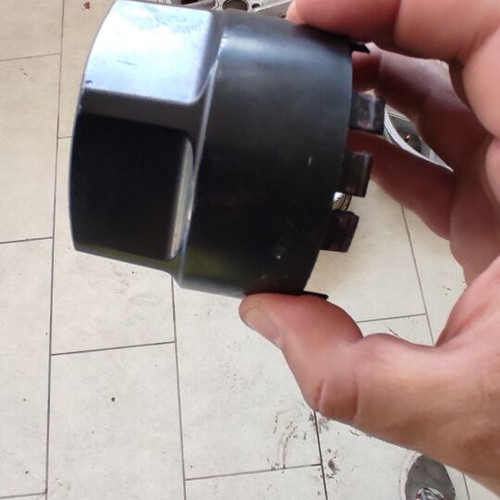 General Motors 15-inch wheel center caps like new