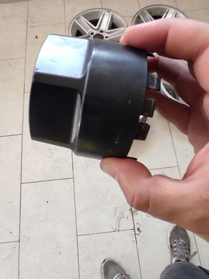 General Motors 15-inch wheel center caps like new