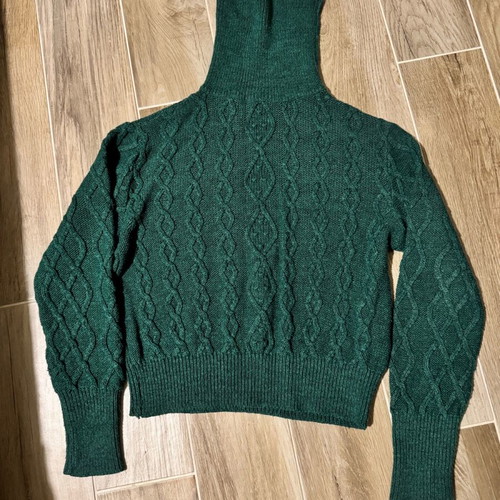 Zini green pullover size M like new