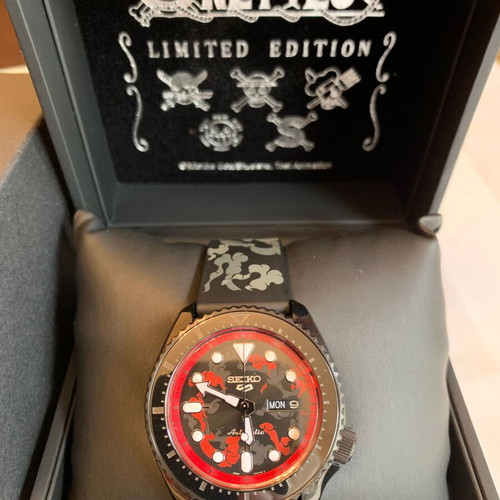 Seiko 5 x One Piece Luffy Limited Edition SRPH65K1F like new
