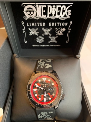 Seiko 5 x One Piece Luffy Limited Edition SRPH65K1F like new